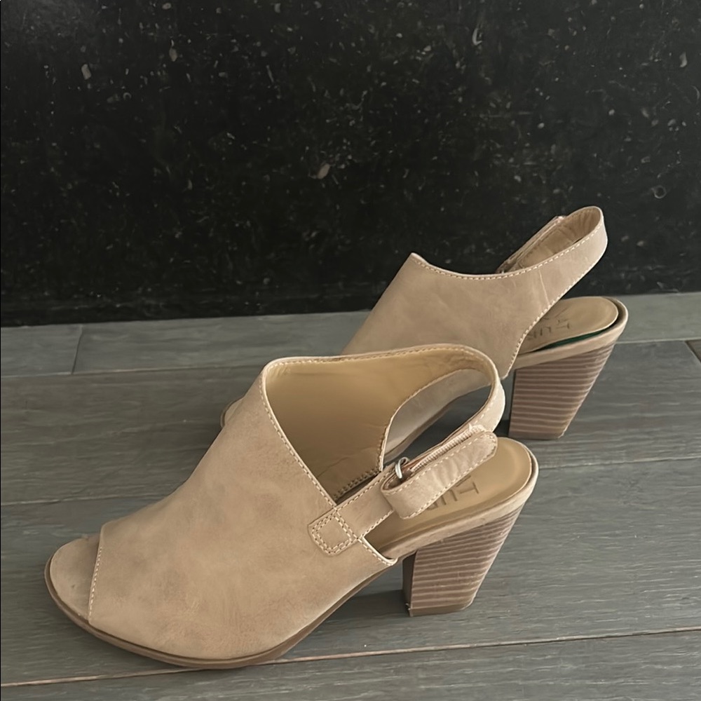 Naturalizer Women's Tan Peep-Toe Heels